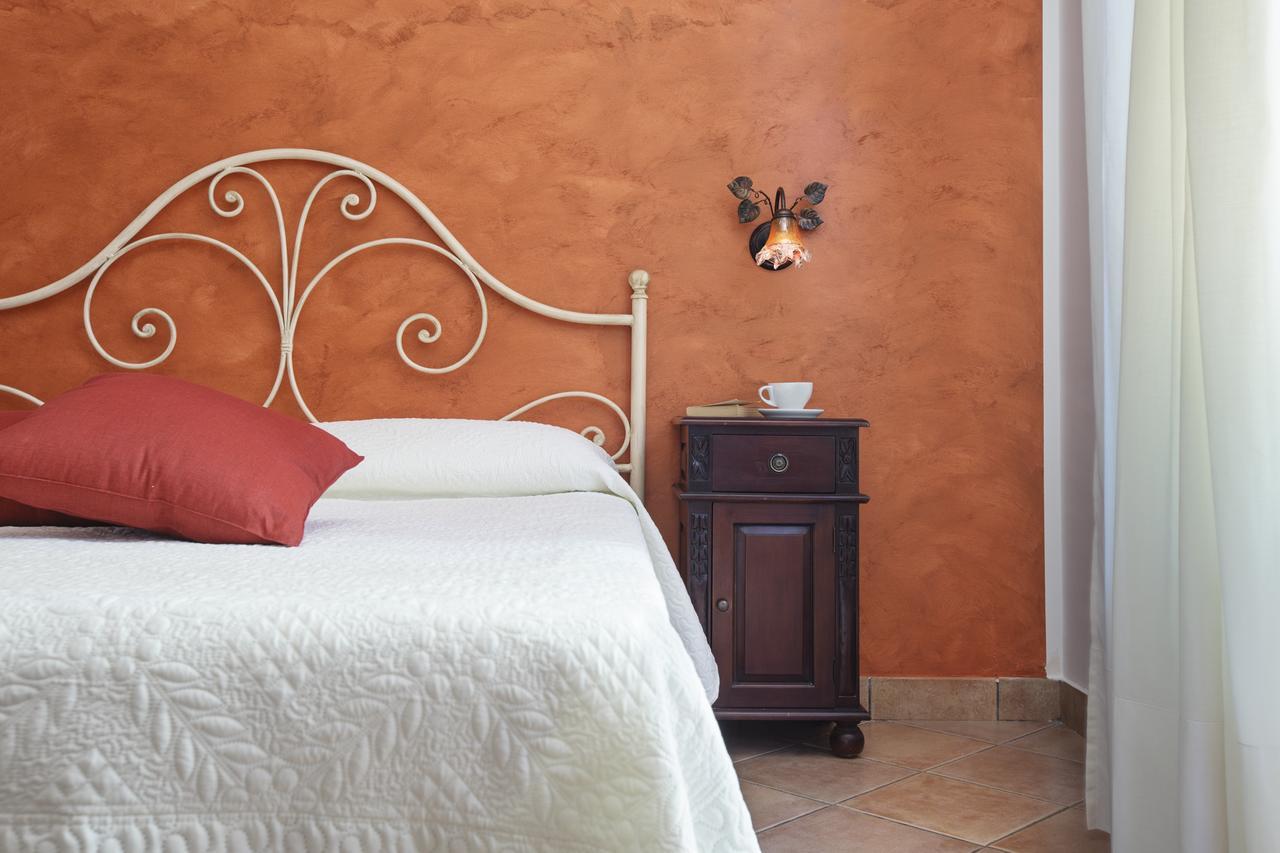 Cala Di Ponente Hotel กัสเตลลุซโซ ภายนอก รูปภาพ