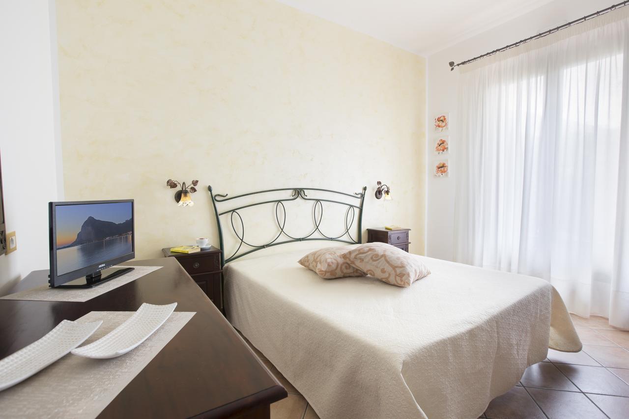Cala Di Ponente Hotel กัสเตลลุซโซ ภายนอก รูปภาพ