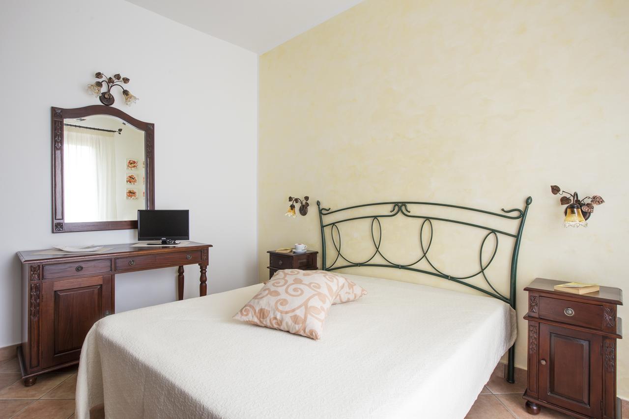 Cala Di Ponente Hotel กัสเตลลุซโซ ภายนอก รูปภาพ