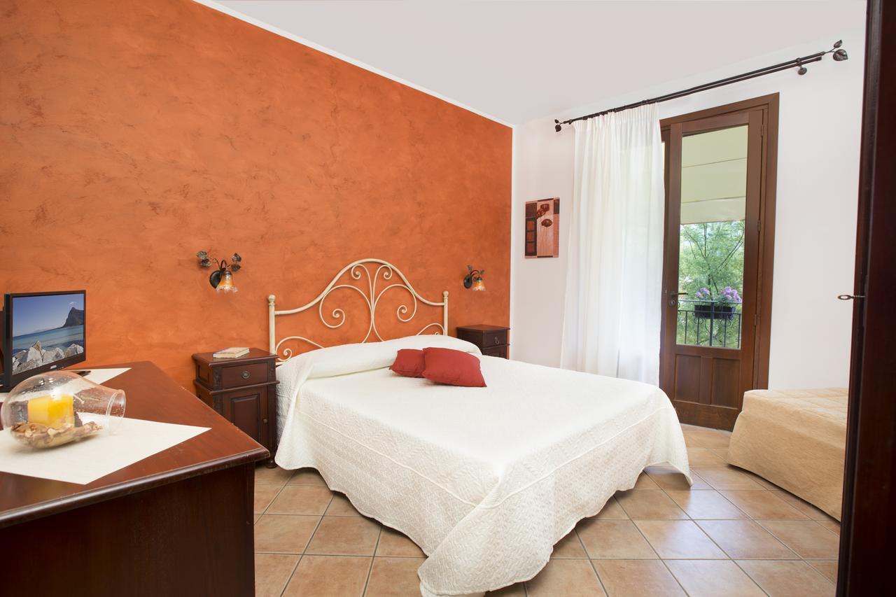 Cala Di Ponente Hotel กัสเตลลุซโซ ภายนอก รูปภาพ