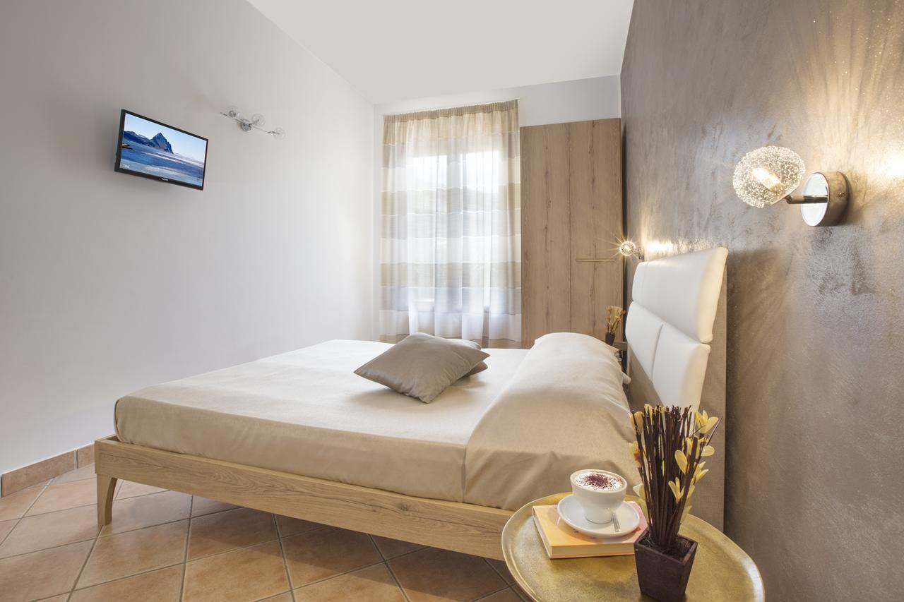 Cala Di Ponente Hotel กัสเตลลุซโซ ภายนอก รูปภาพ