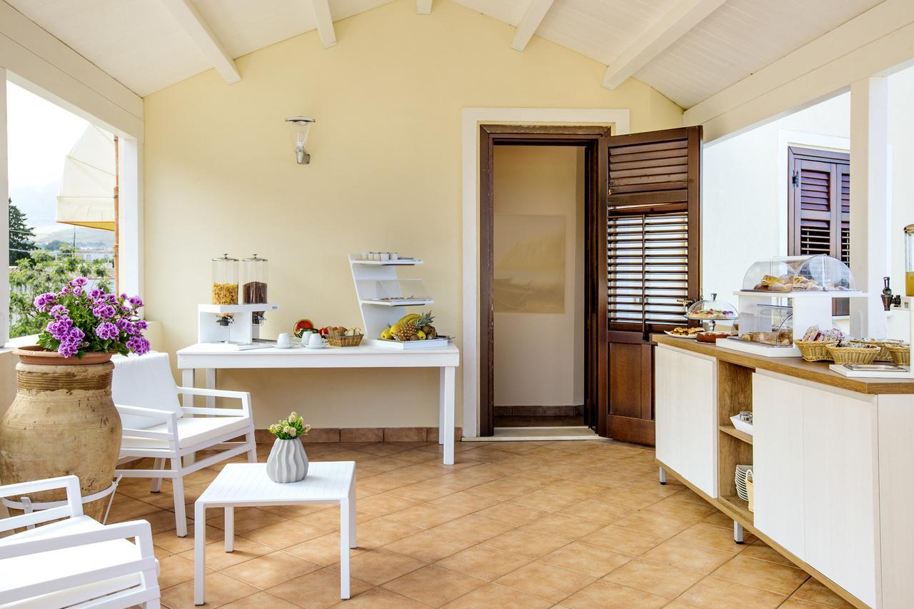 Cala Di Ponente Hotel กัสเตลลุซโซ ภายนอก รูปภาพ